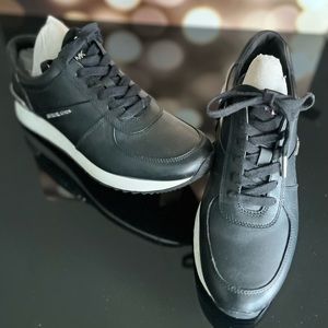 Like New Michael Kors Black Casual Sneaker.